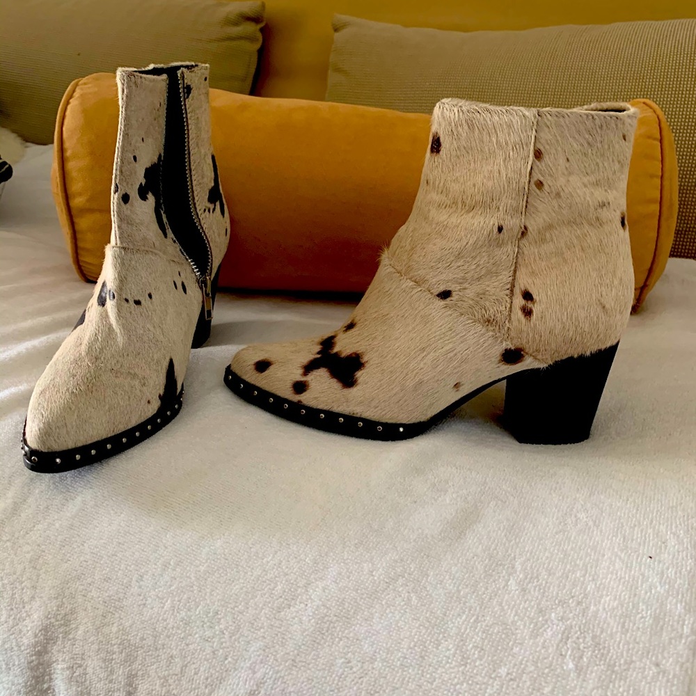 Boots, short size 6, pony, casual and dressy too